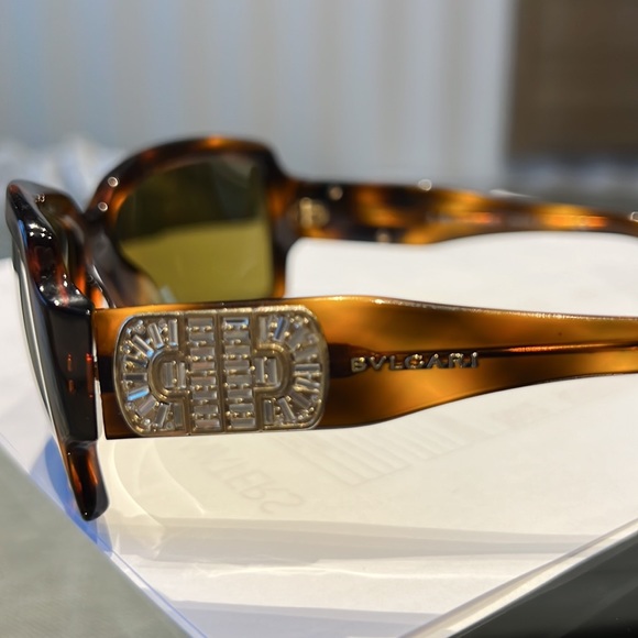 Bvlgari sunglasses - Picture 2 of 5